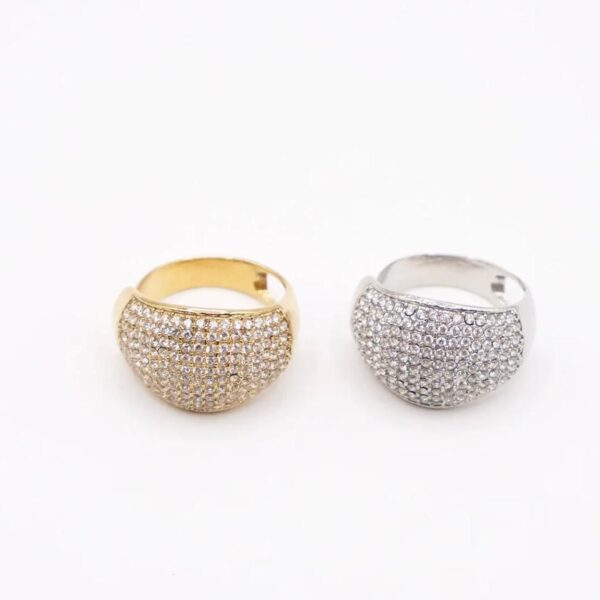Anello fedone bombato fascia larga con strass