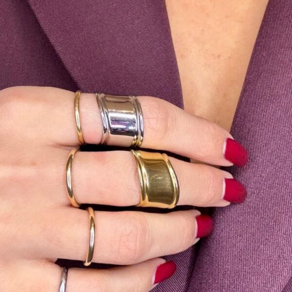 Anello fascia larga a onda