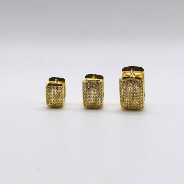 Orecchino fascia larga con strass