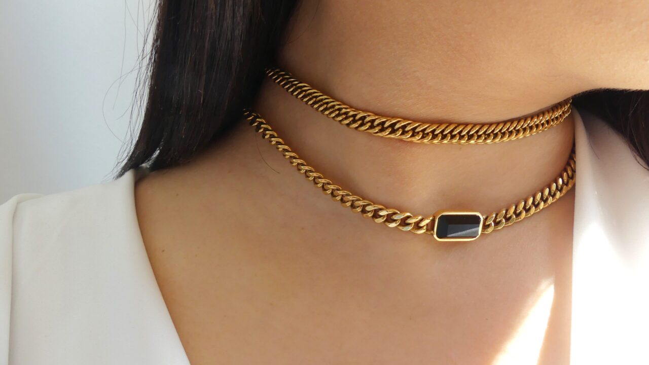 COLLANA CHOCKER CON PIETRA CENTRALE NERA