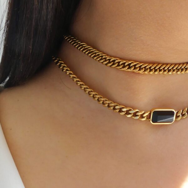 COLLANA CHOCKER CON PIETRA CENTRALE NERA