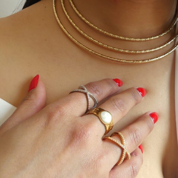 ANELLO A FORMA DI X CON STRASS