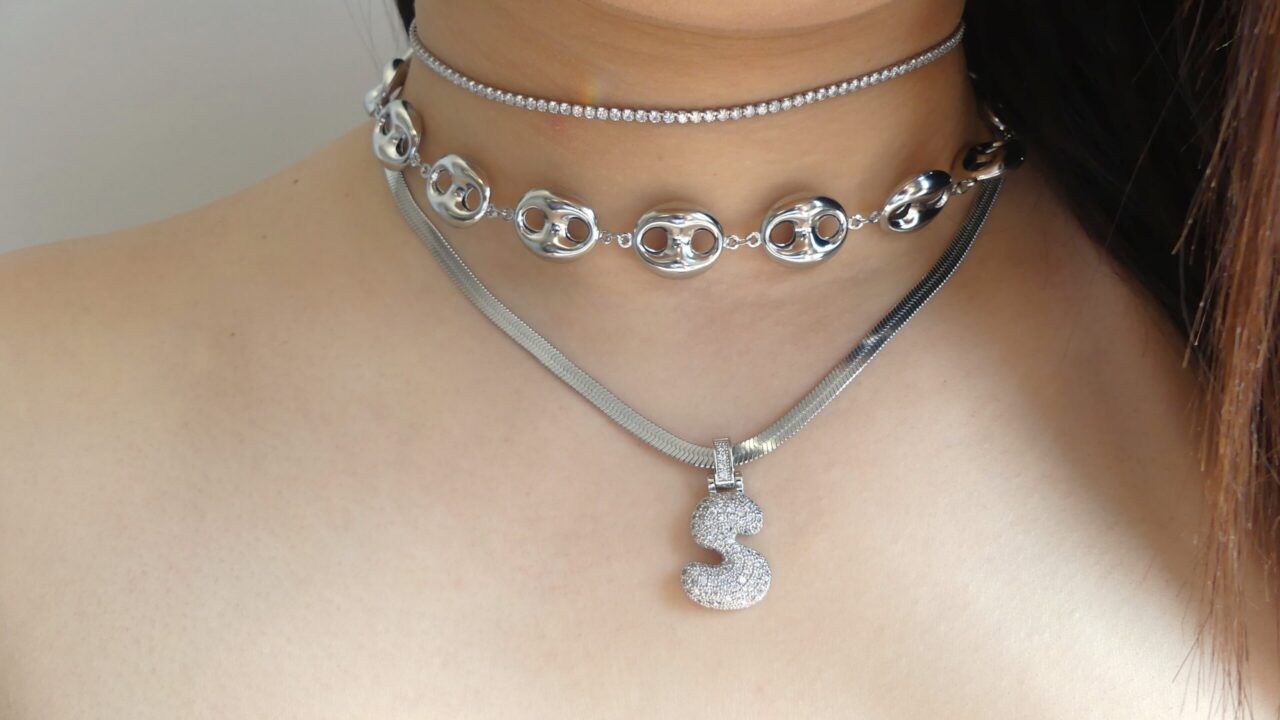 COLLANA CON INIZIALE BOMBATA